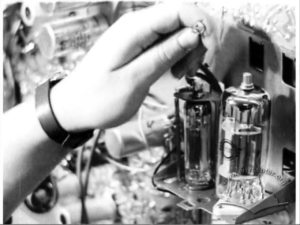 Володимир, розповідає як працював економістом та про прилади, які виготовляв Полярон