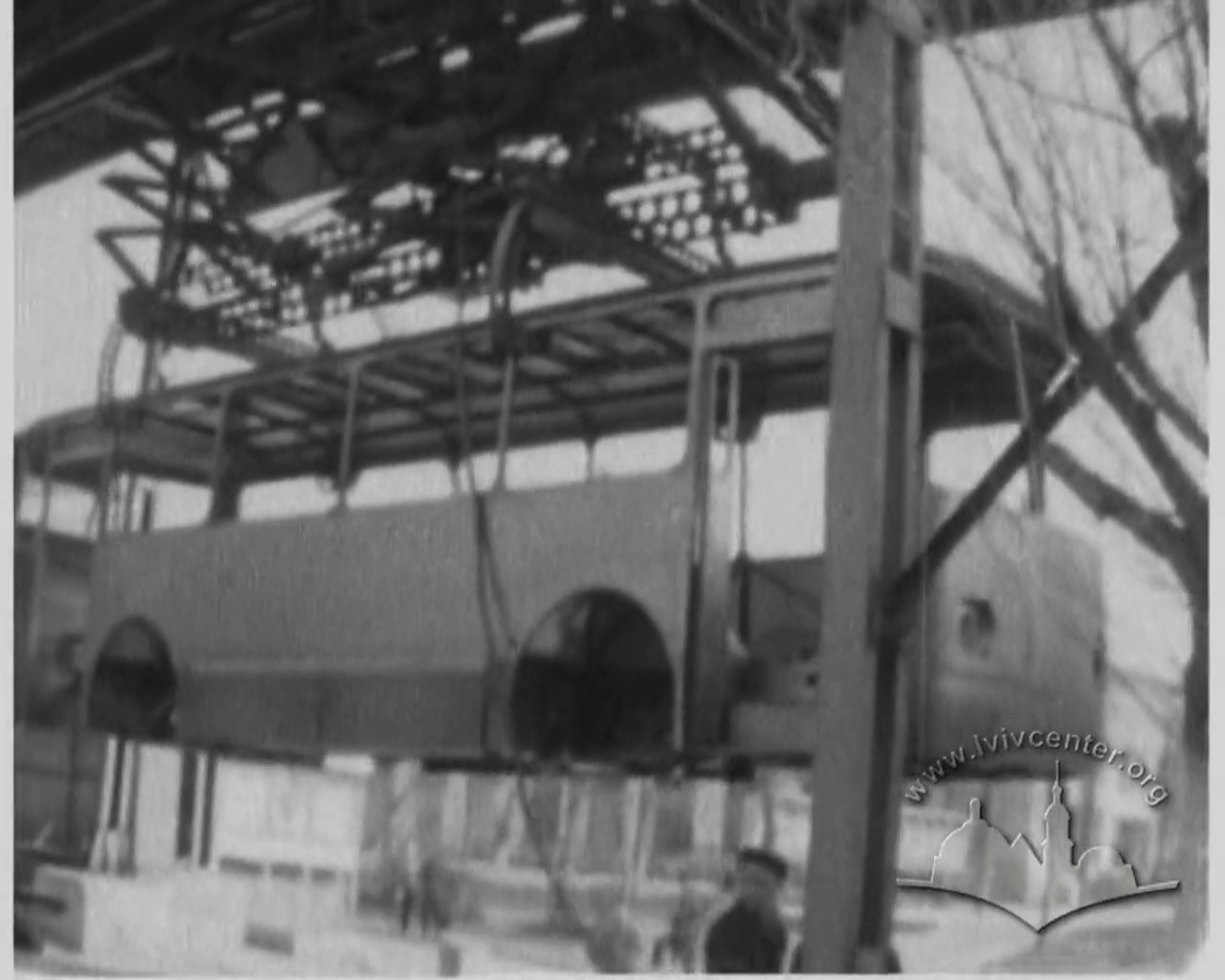 Олег, розповідає про малярний цех