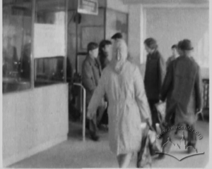 Емілія, описує пересування на території заводу