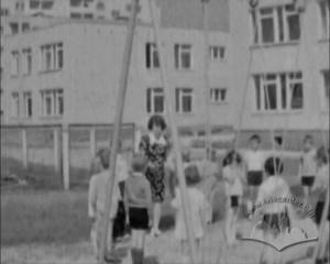 Віра, розповідає про садочок і ясла від заводу