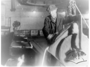 Богдан, про шкоду виробництва на навколишні будинки та переробку відходів