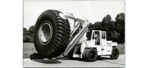 Михайло, розповідає про продаж заводу