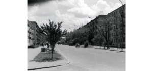 Сергій, народився в Дрогобичі, сім'я жила у Львові та Німеччині, описує дитинство на вул. Лисенка та вул. Ювілейній(Броньовій)