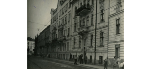 Ольга, народилась у Львові, дитинство пройшло в районі Привокзальної та Нового Львова