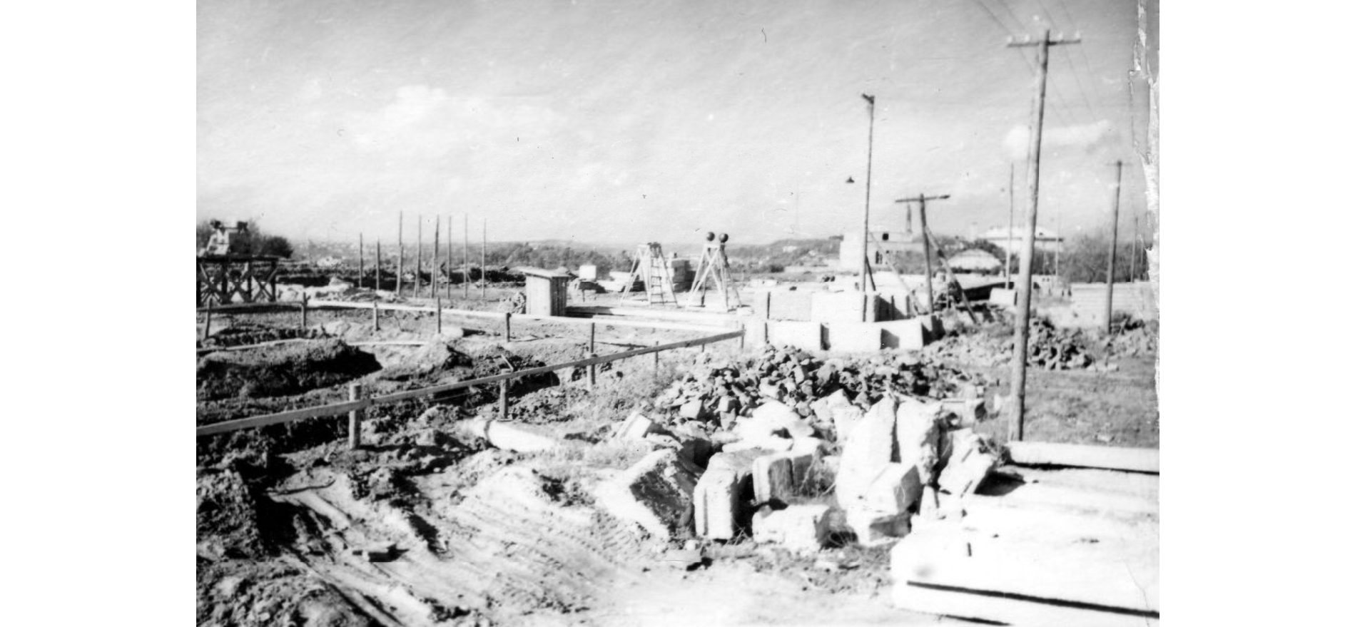 Володимир, народився в Росії, одразу після народження переїхав з родиною до Львова на вул. Пасічну