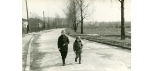 Емілія, народилась у Львові, дитинство провела на вул. Головацького та Науковій